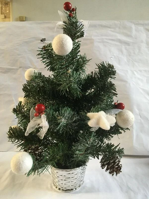 Splendide petit sapin artificiel enneigé et décoré - neuf